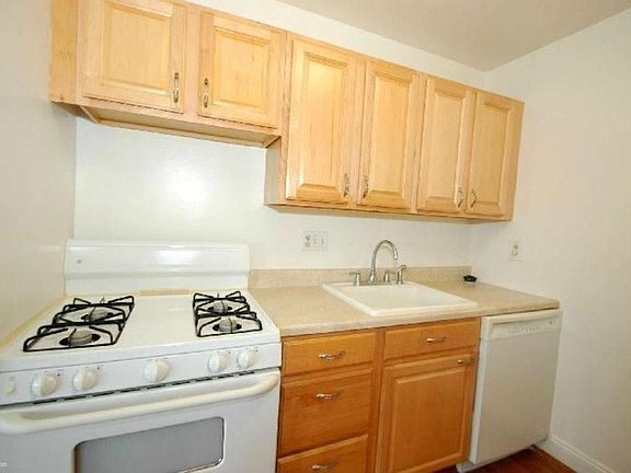 3rd image of 7600 Savannah St APT 301