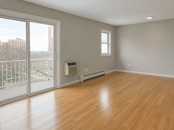 5th image of 300 7th Ave APT 17