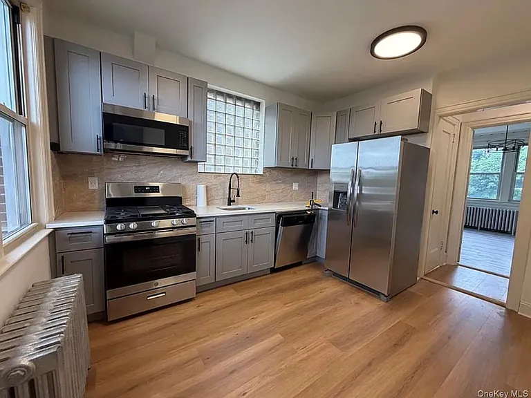 722 East St — Photo 1