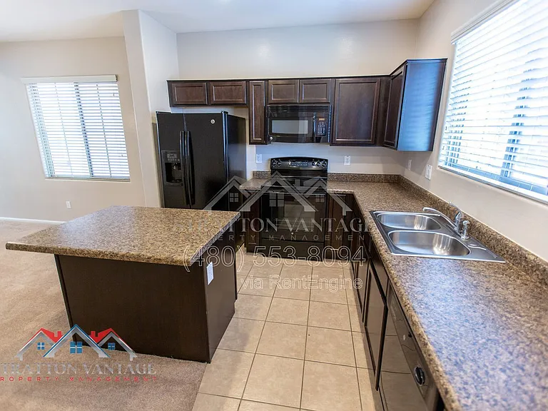 2218 N 77th Dr — Photo 26