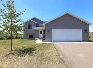 1307 Deer Haven Ct, Isanti, MN 55040