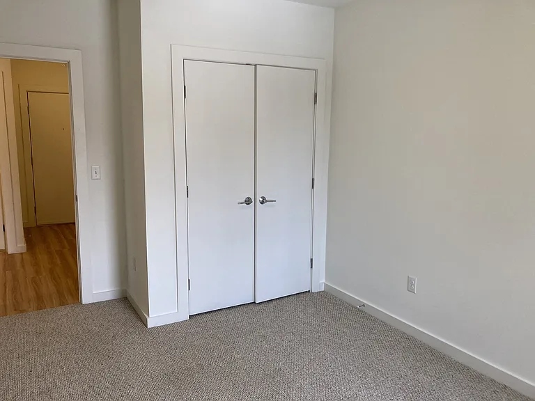 South End Apartments — Photo 21