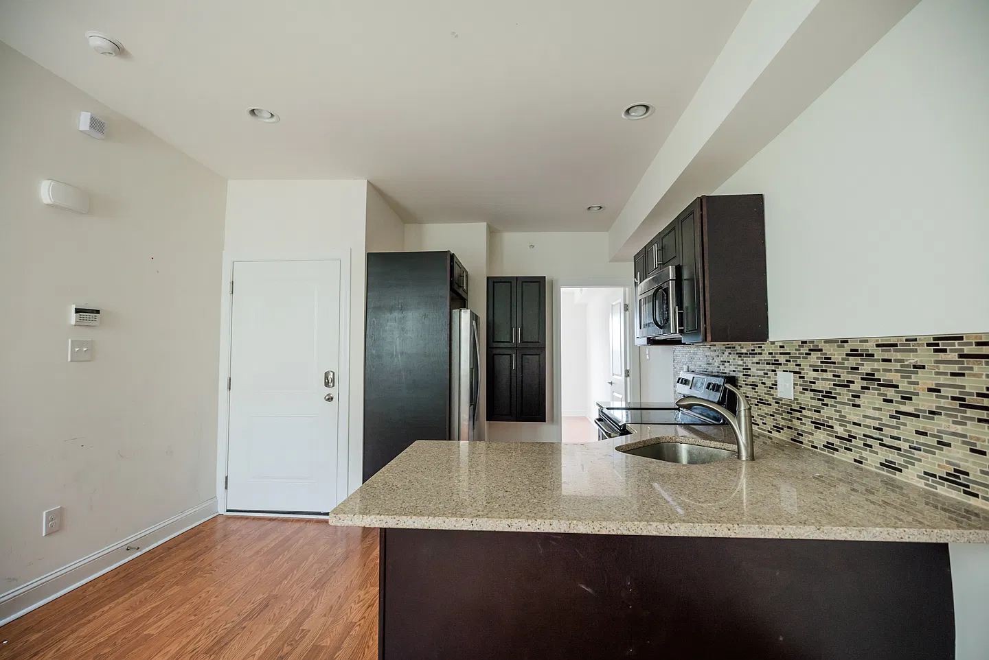 2 bed, 1000 sqft, $1,750 — Photo 4