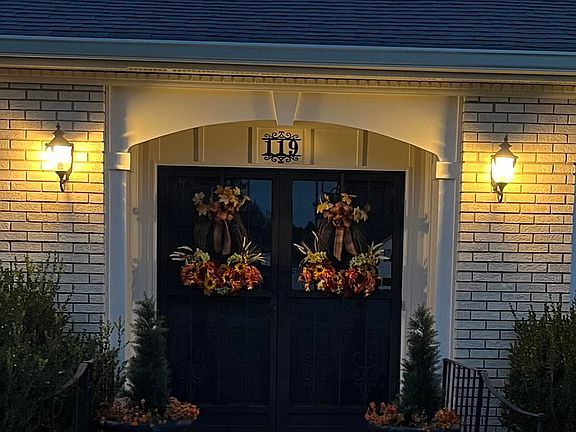2nd image of 119 Parks Cir