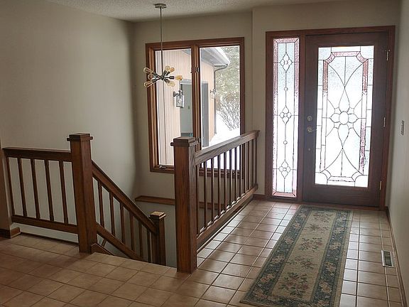 Front Entry / Foyer