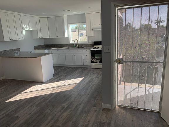 3rd image of 1105 W 88th St