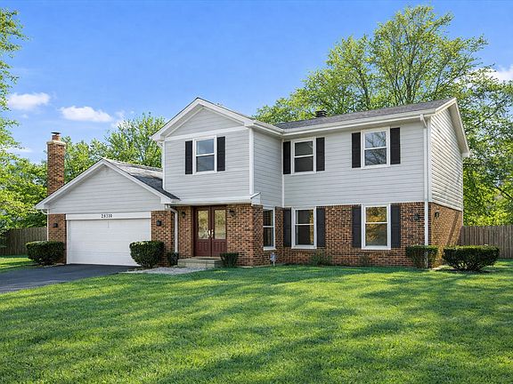 2nd image of 2830 Lexington Ln