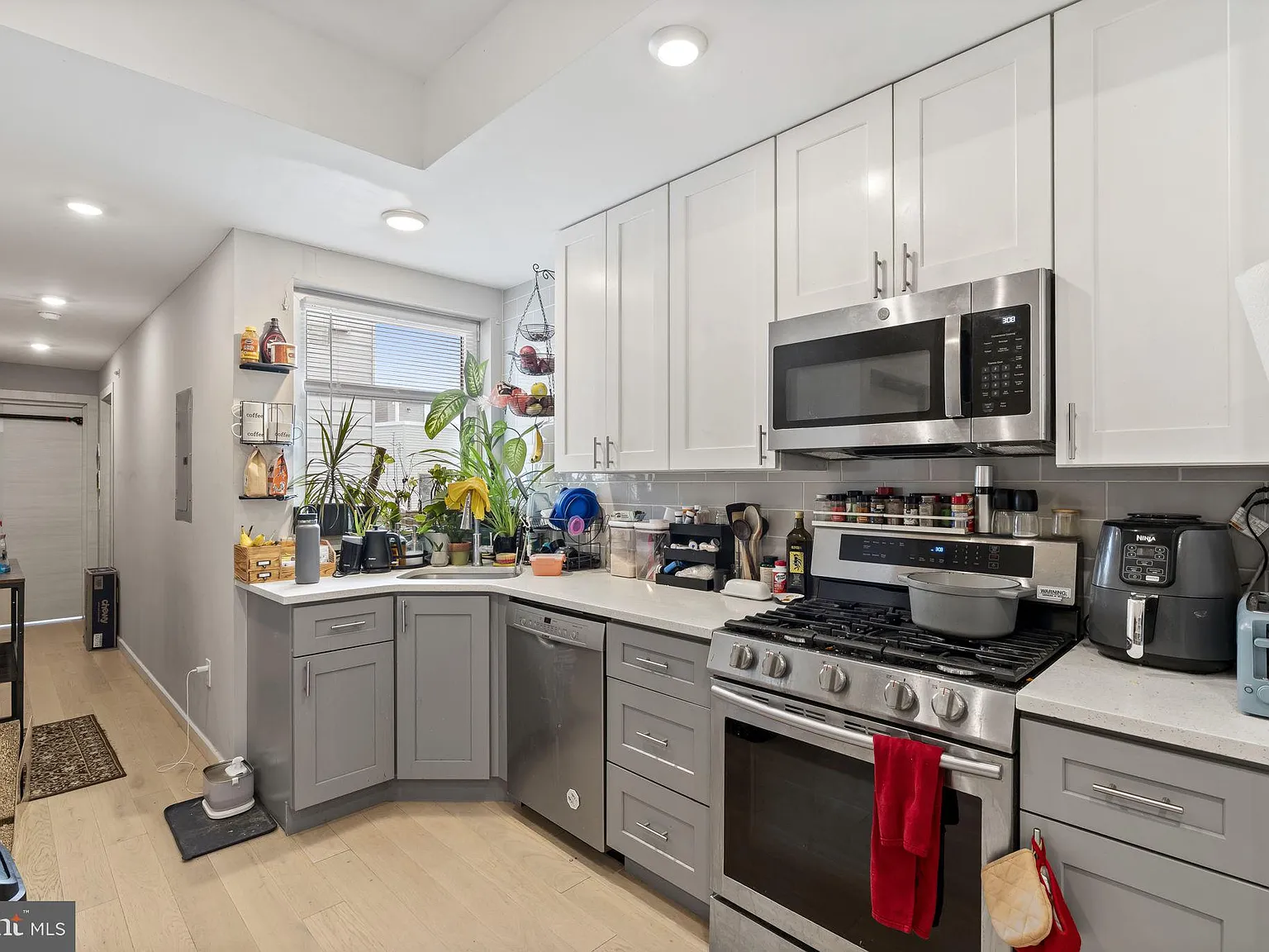 2 bed, 800 sqft, $1,795 — Photo 3
