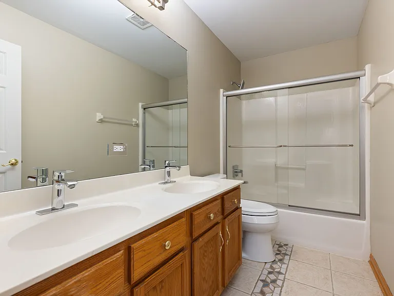 1018 Stockton Ct — Photo 32