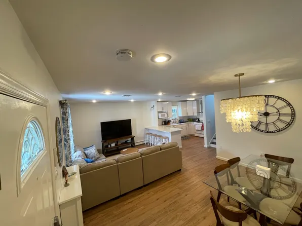 515 44th Street image 2 of 15