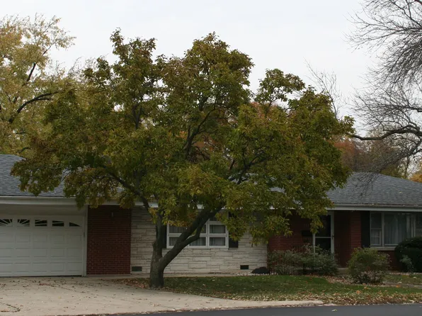 110 E Madison St, Villa Park, IL 60181