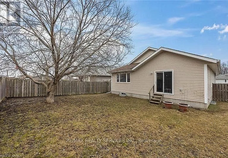 172 Macdougall Dr — Photo 35