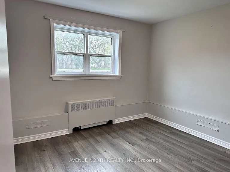 1170 Dover Cres #1 — Photo 5