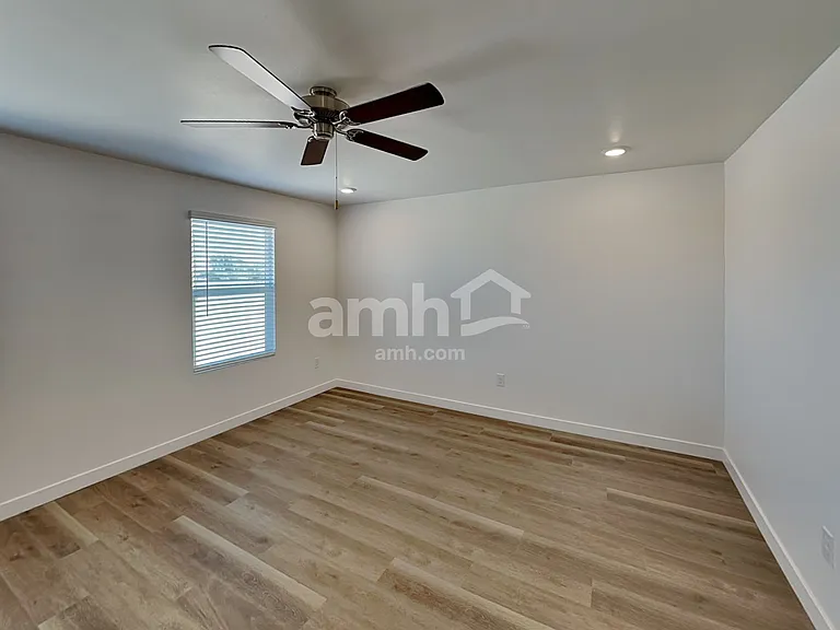 8225 S 21st Dr — Photo 10