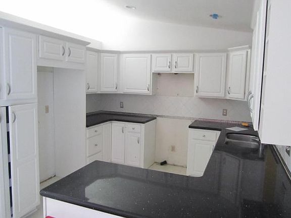 3rd image of 4406 Independence Ave N