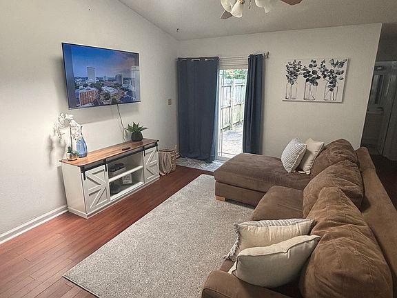 4th image of 4011 Chinook St