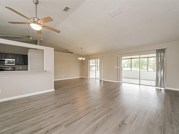 3rd image of 602 Cotulla Dr