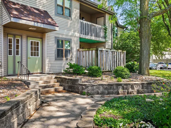 8601 Alpine Dr APT D, Urbandale, IA 50322