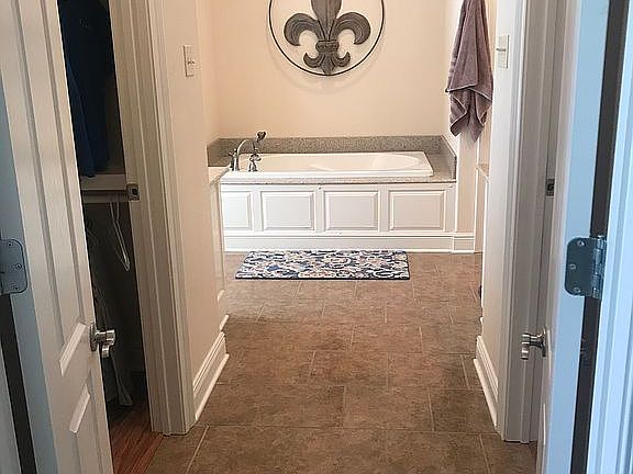 Master Bathtub 