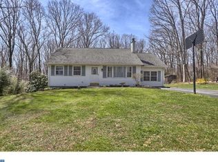 5260 Honeysuckle Ln, New Holland, PA 17557