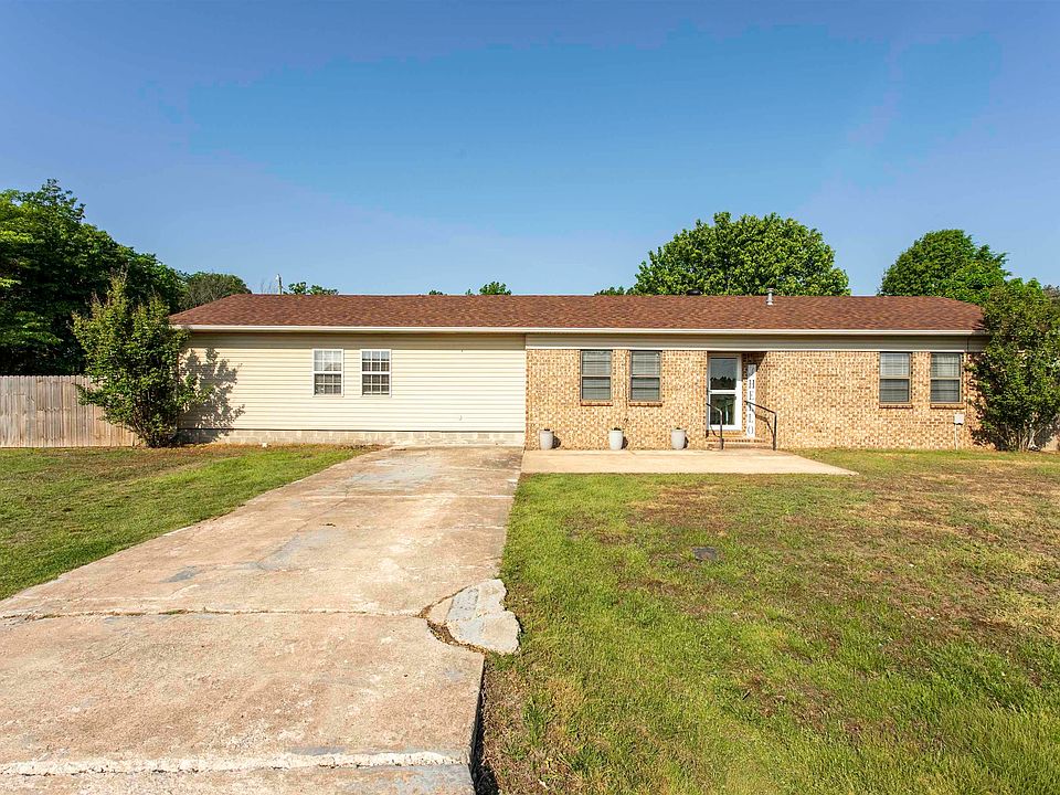 1st image of 330 Camie Dr