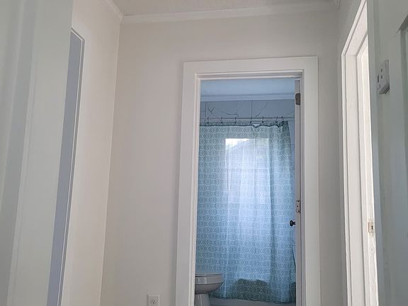 5th image of 1010 N Main St