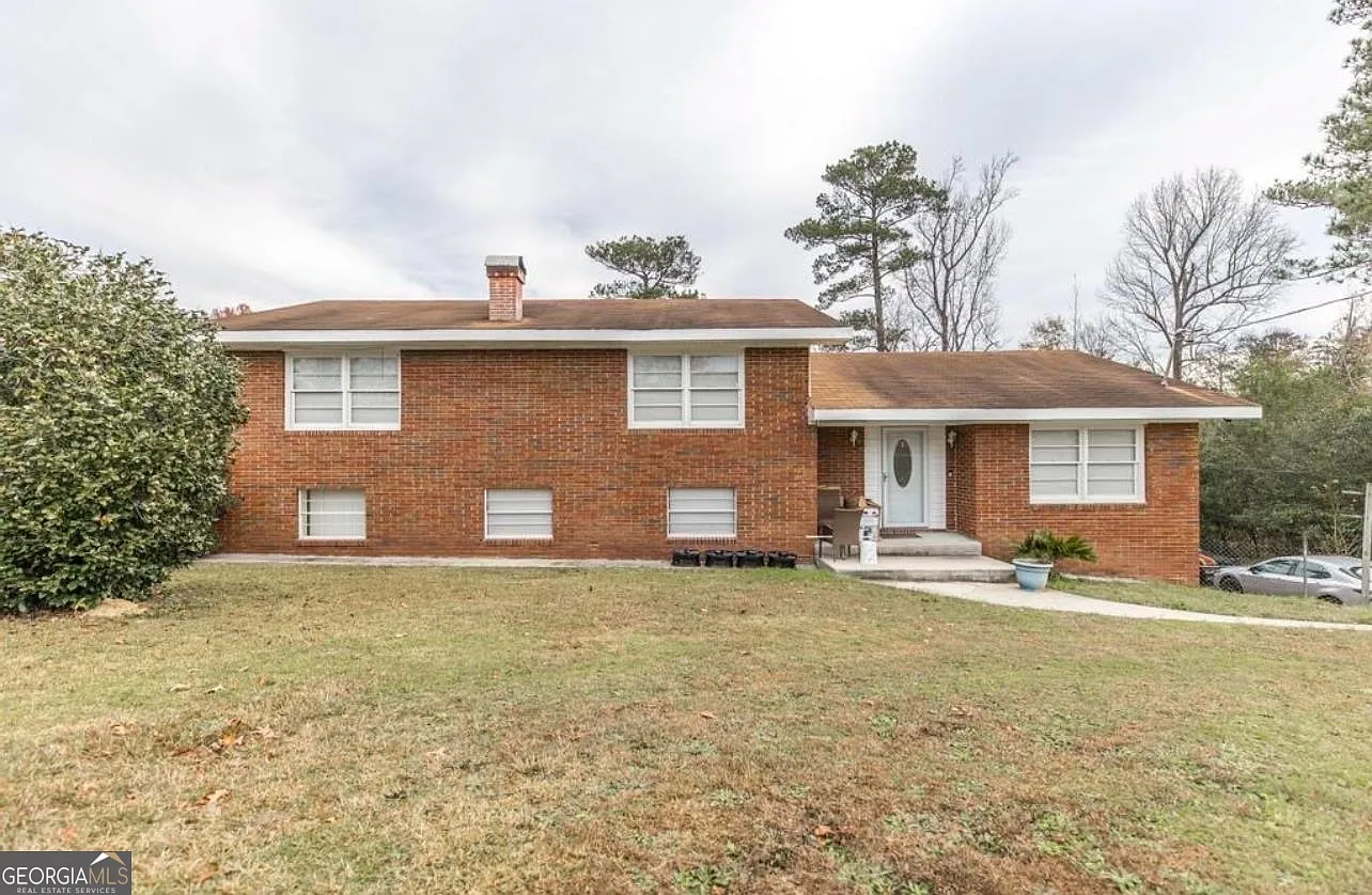 3843 Woodside Dr photo 1