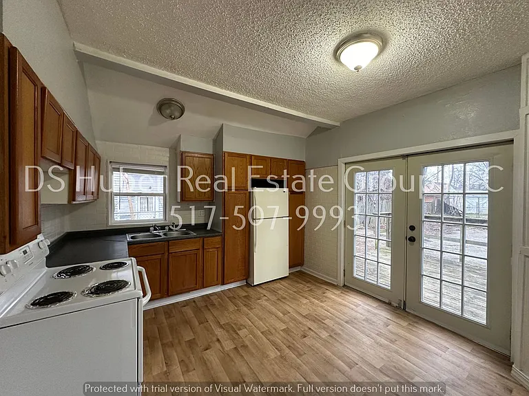 813 N Jenison Ave — Photo 6