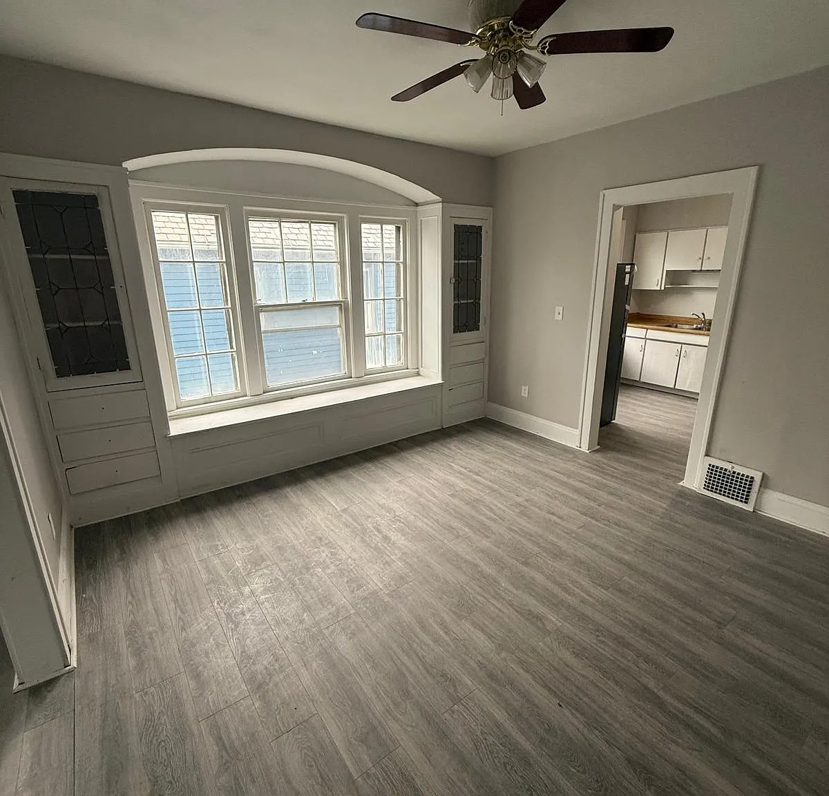 2 bed, 1090 sqft, $1,000 — Photo 3