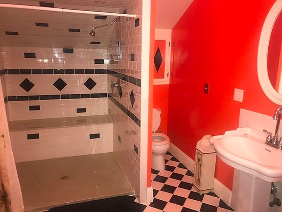 5th image of 118 W 13th St