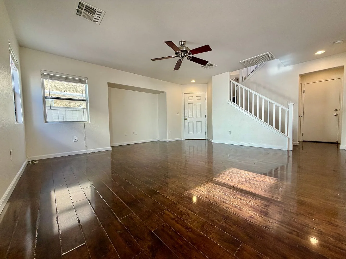 Beautiful Northwest 3 Bedroom Home with Wood Laminate Flooring No Carpet! — Photo 3