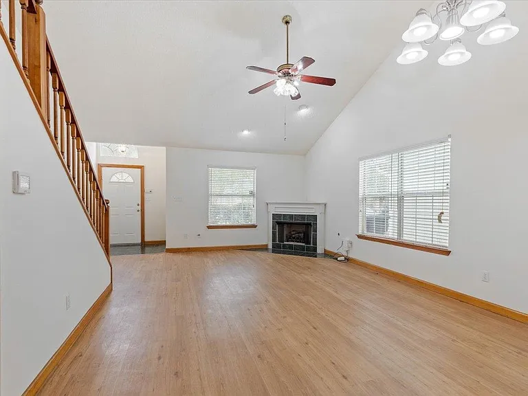 2510 Golden Park Ln — Photo 8