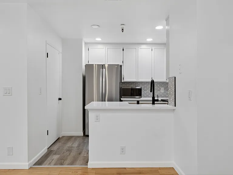 935 La Mesa Ter #G — Photo 7