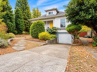 1215 Queens Ave, Victoria, BC V8T 1N1