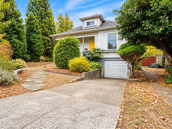 1215 Queens Ave, Victoria, BC V8T 1N1