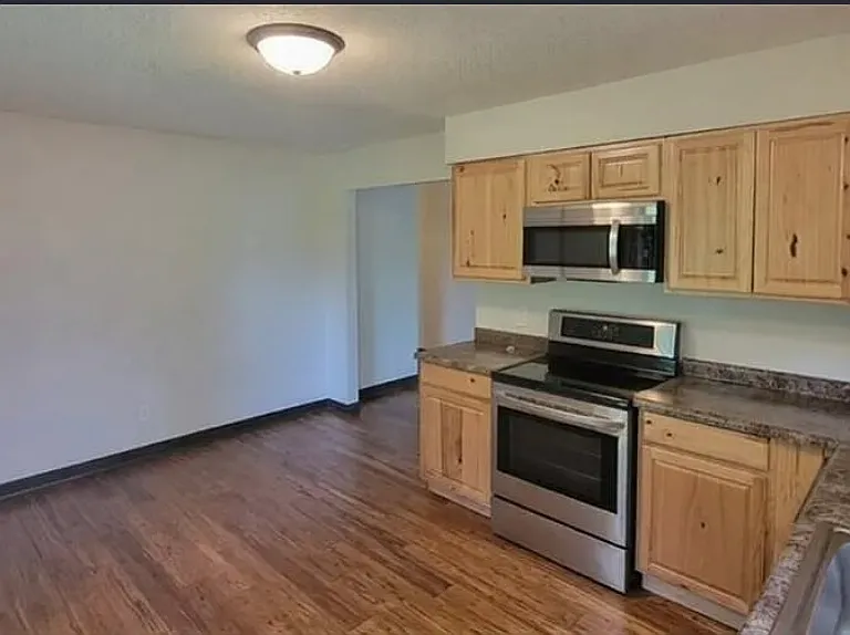 807 N Clark Ave — Photo 4