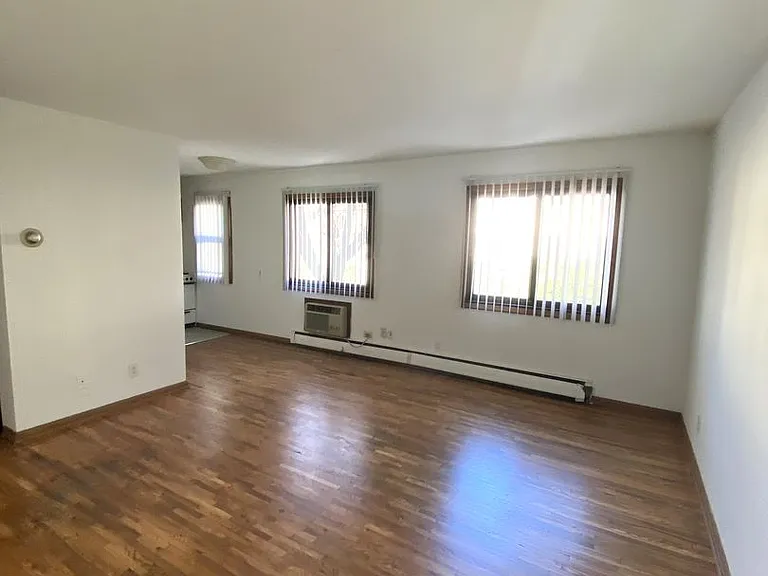 2700 Humboldt Ave S — Photo 16