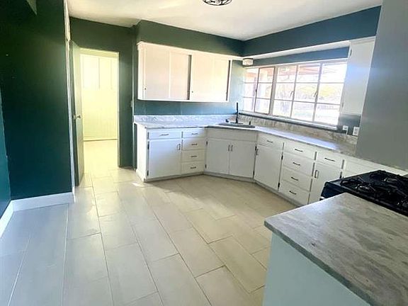 3rd image of 4335 NE 42nd St