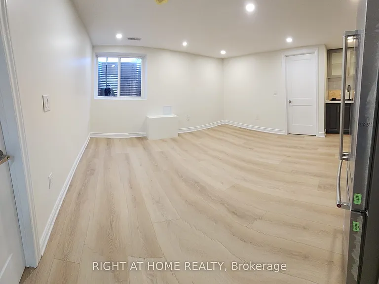 82 Vista Blvd #BASEMENT — Photo 3