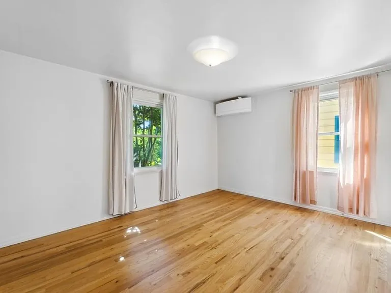 Second upstairs bedroom