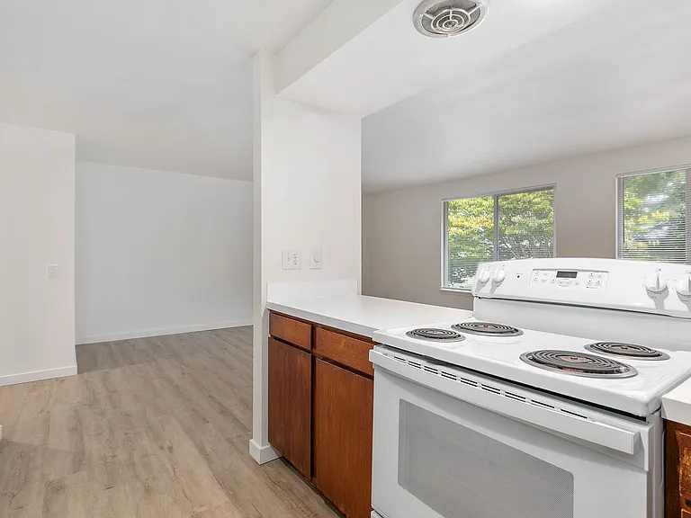 Glacier Park Apartments — Photo 32