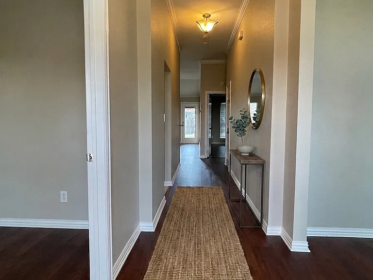 1919 Lennox Ln — Photo 5