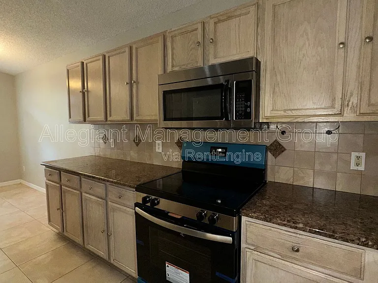 2429 Sapier Ct — Photo 10