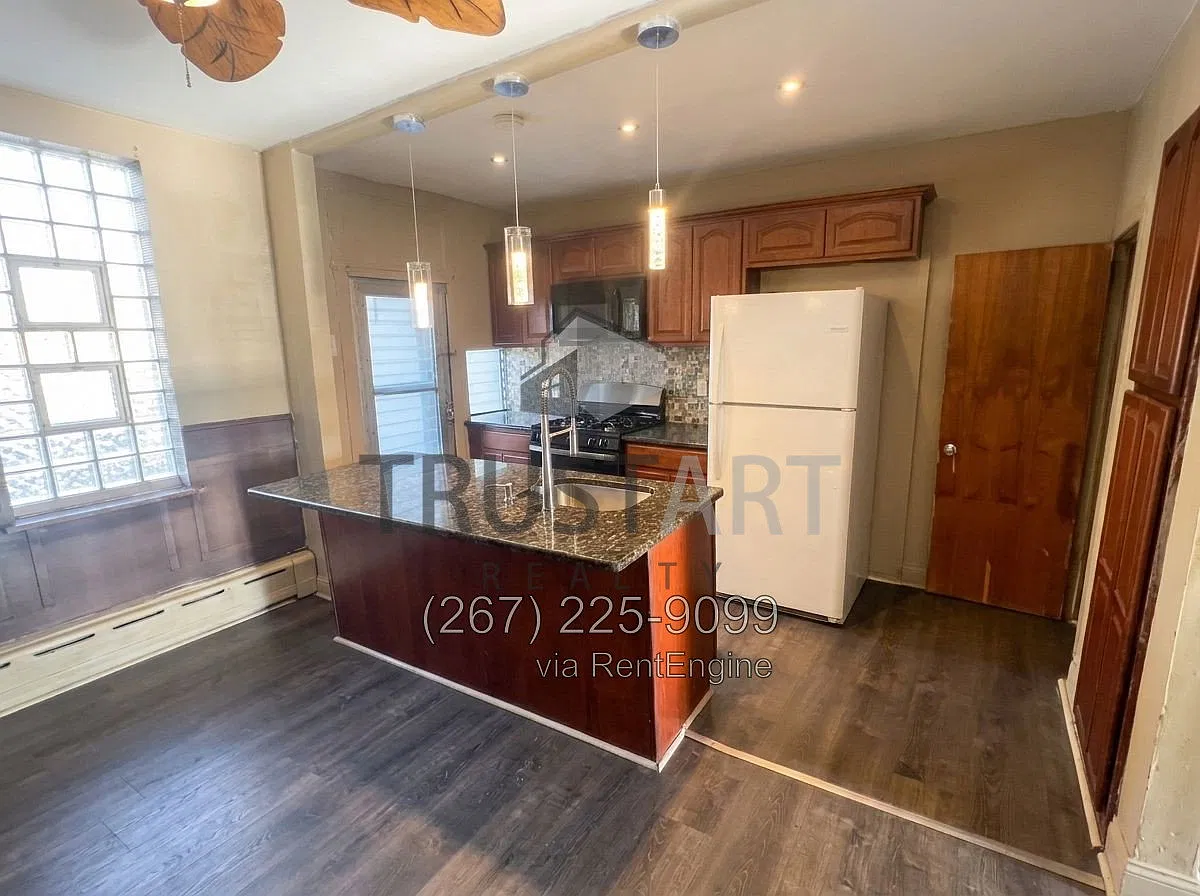 3 bed, 1.0 bath, $1,300 — Photo 3