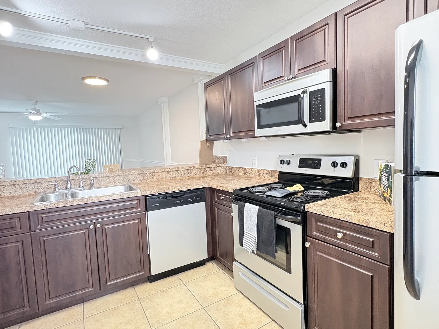 210 S Habana Ave — Photo 1