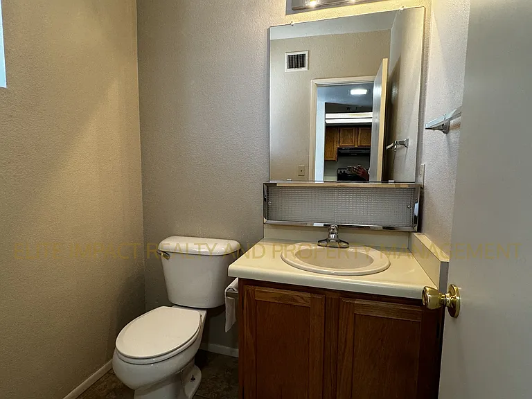 1817 E Lester St #3 — Photo 6