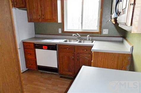 3rd image of 112 Huron Ct