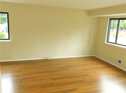 2nd image of C1 Lincoln Ln #1