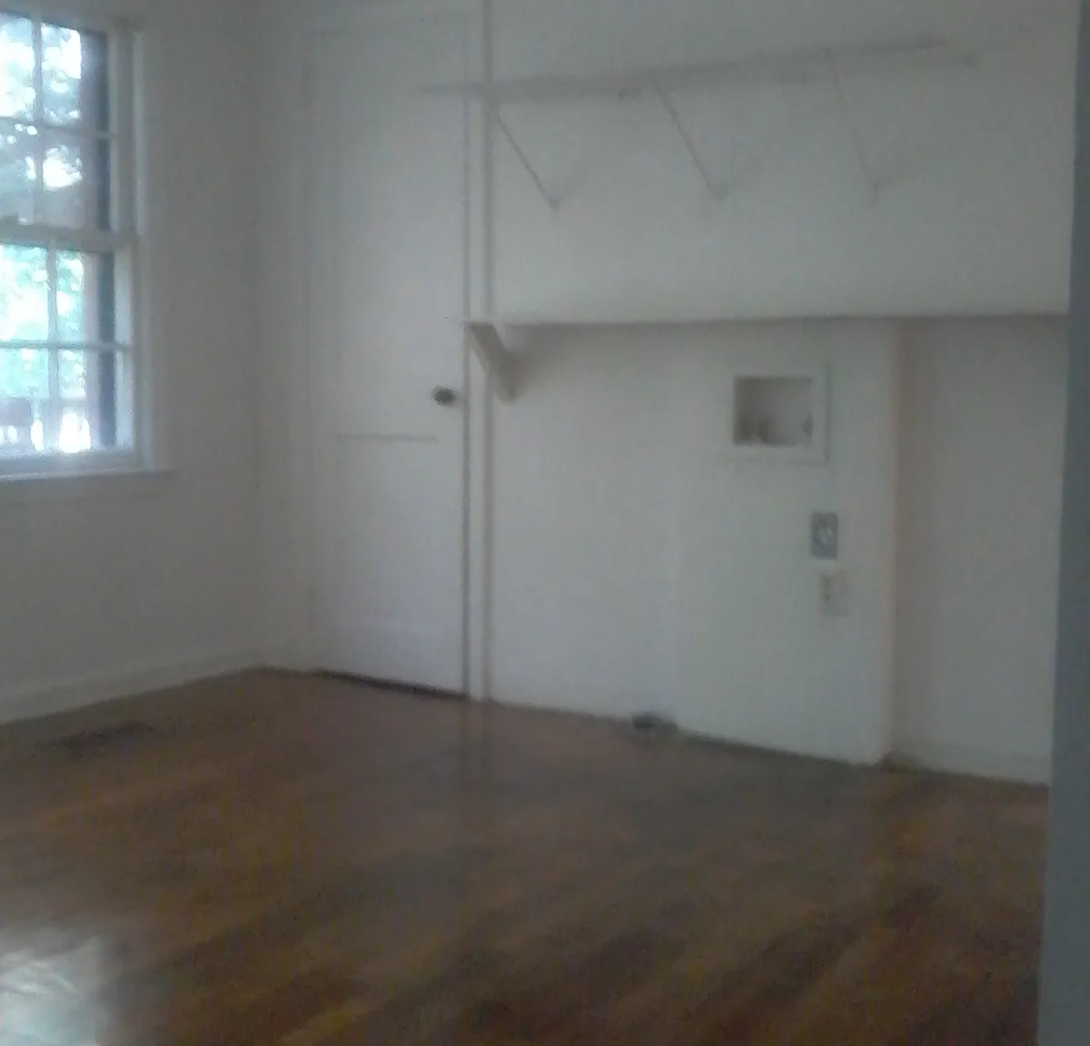 3 bed, 1.0 bath, 980 sqft, $885 — Photo 4