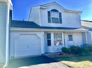 561 Pleasant Pl, Island Lake, IL 60042